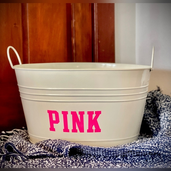 PINK VICTORIA SECRET Bin